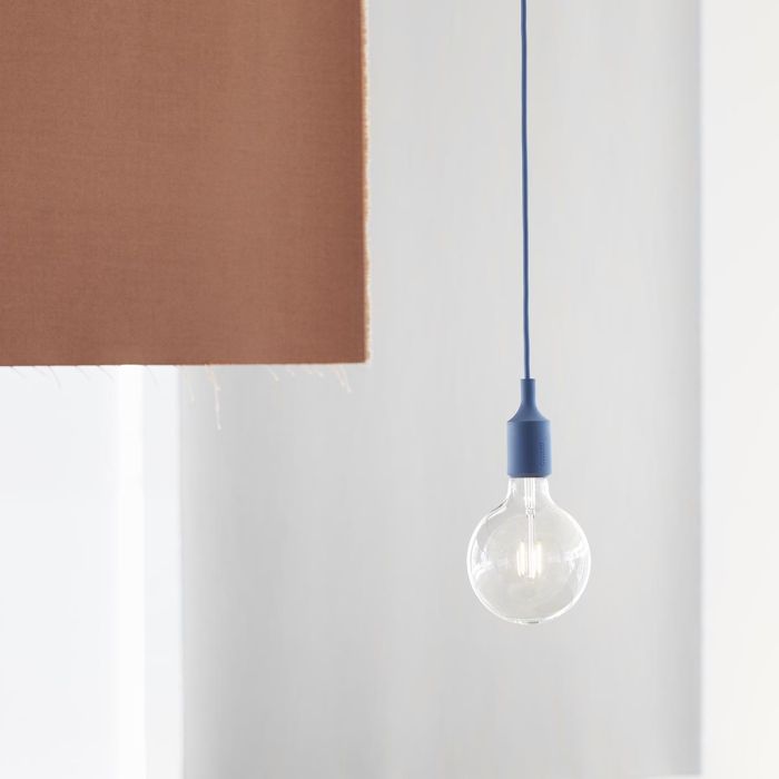 E27_blue_LED-high-res-whiteBG-ilumia
