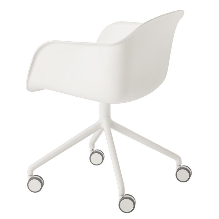 Fiber_armchair_wheels_natural_white_muuto-ilumia