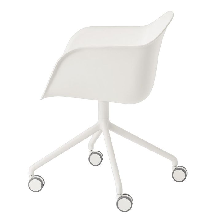Fiber_armchair_wheels_natural_white_muuto-ilumia