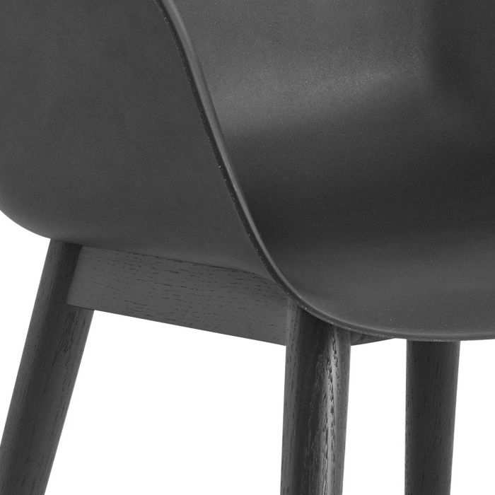 Fiber_chair_woodbase_black_muuto-ilumia