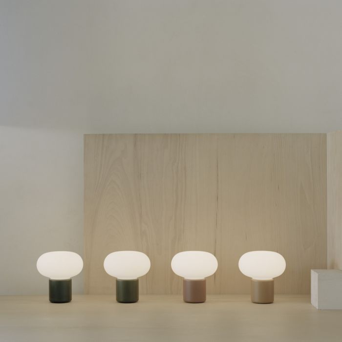 Karl-Johan_lampa_stołowa_przenośna_New_Works_ilumia