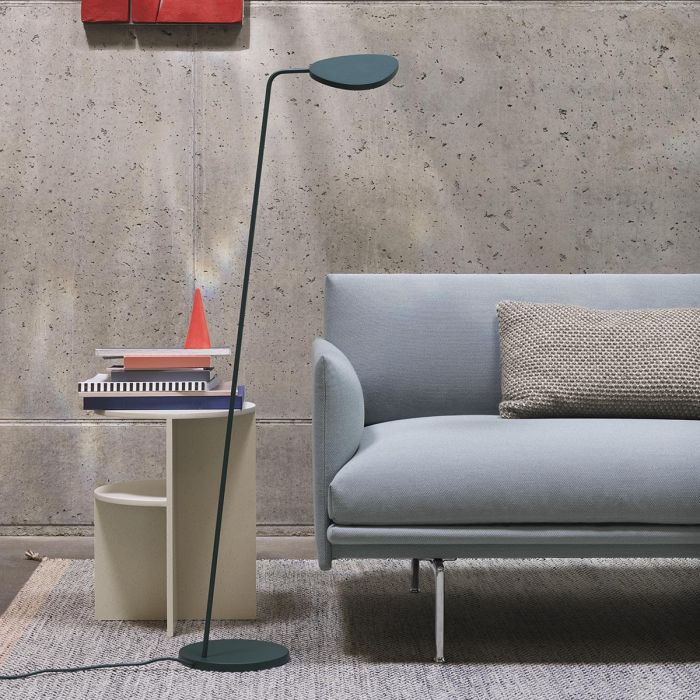 leaf-floor-lamp-dark-green-halves-side-table-outline-sofa-steelcut-trio-713-twine-cushion-ply-rug-muuto-ilumia