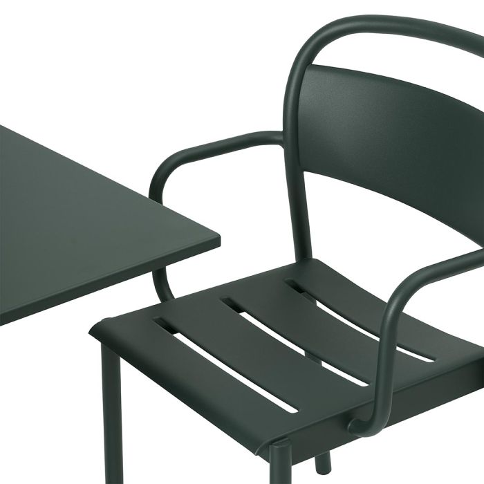 Linear-steel-armchair-dark-green-angle-v2-Muuto-ilumia