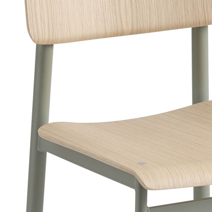 Loft-bar-stool-75-dusty-green-oak-Muuto-ilumia