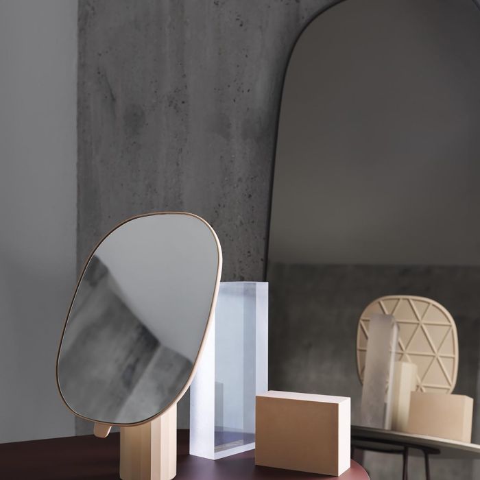 Mimic-mirror-pr-Airy-medium-plum-Framed-muuto-ilumia