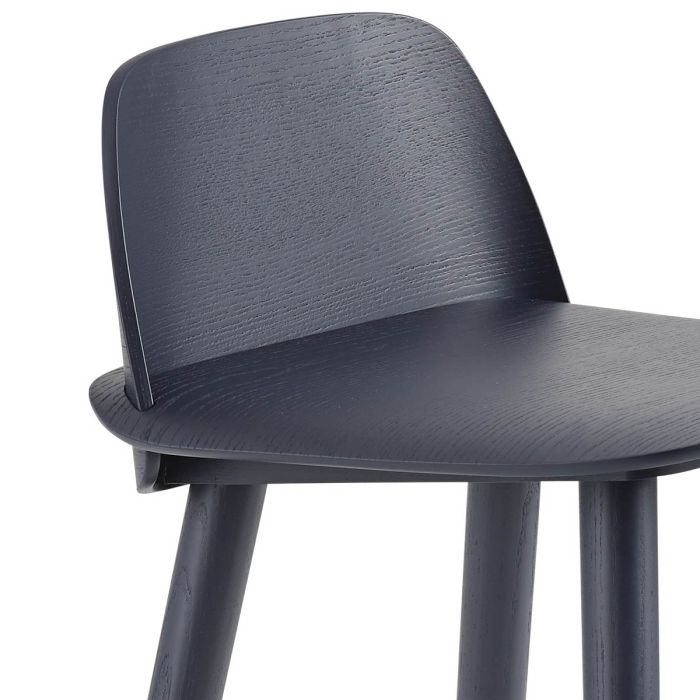 Nerd-bar-stool-h65cm-midnight-blue-Muuto-ilumia
