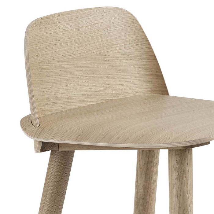 Nerd-bar-stool-h65cm-oak-Muuto-ilumia