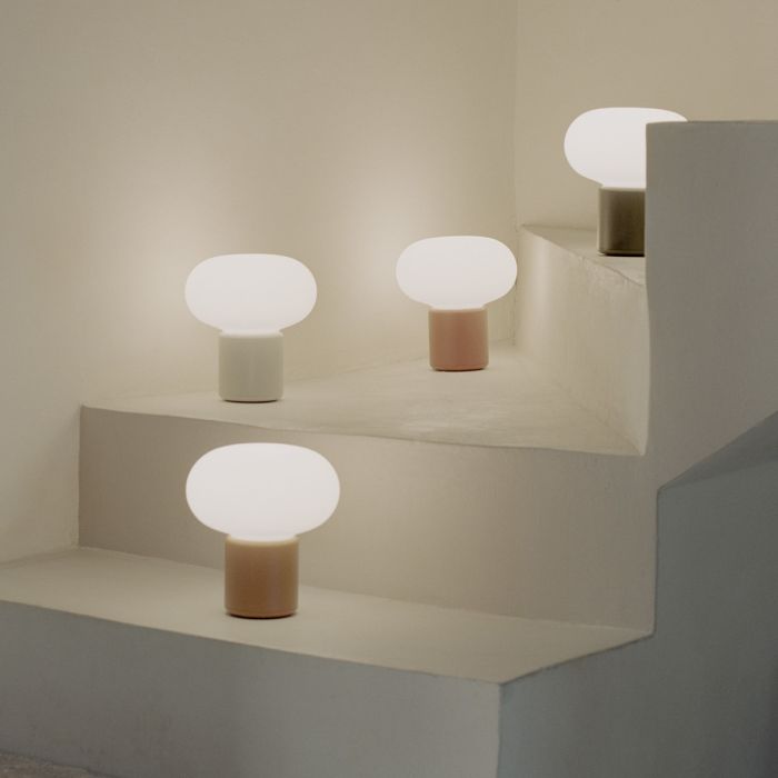 Karl-Johan_lampa_stołowa_przenośna_New_Works_ilumia