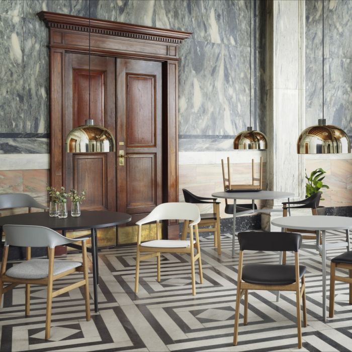 Normann_Copenhagen_Herit_Chair_Armchair_Union_Table_Grant_Pendant_Ø45_Brass-ilumia