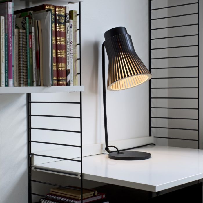 Secto_Design_Petite_4600_black_table-ilumia-900x900