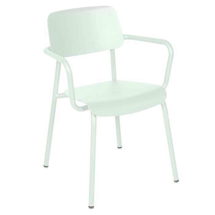 Studie_krzesło_z_podłokietnikami_Ice_Mint_Fermob_ilumia