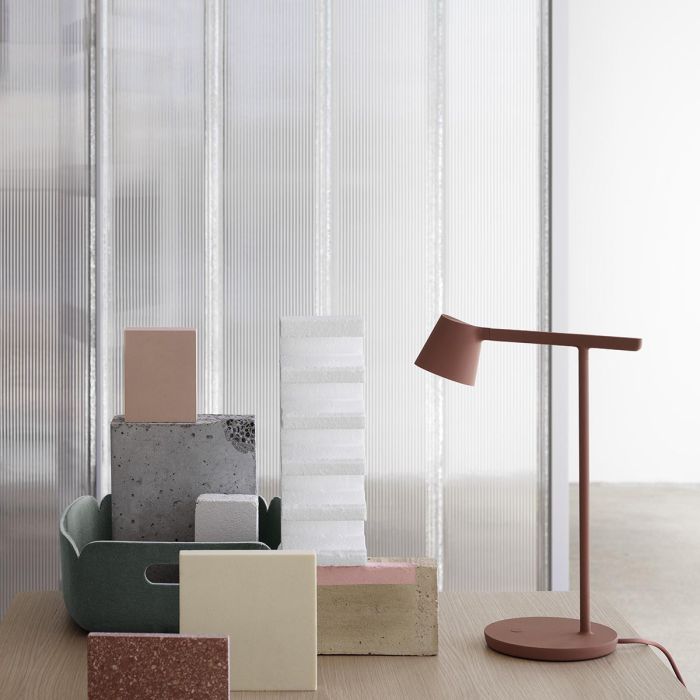 Tip-lamp-restore-tray-dusty-green-muuto-ilumia
