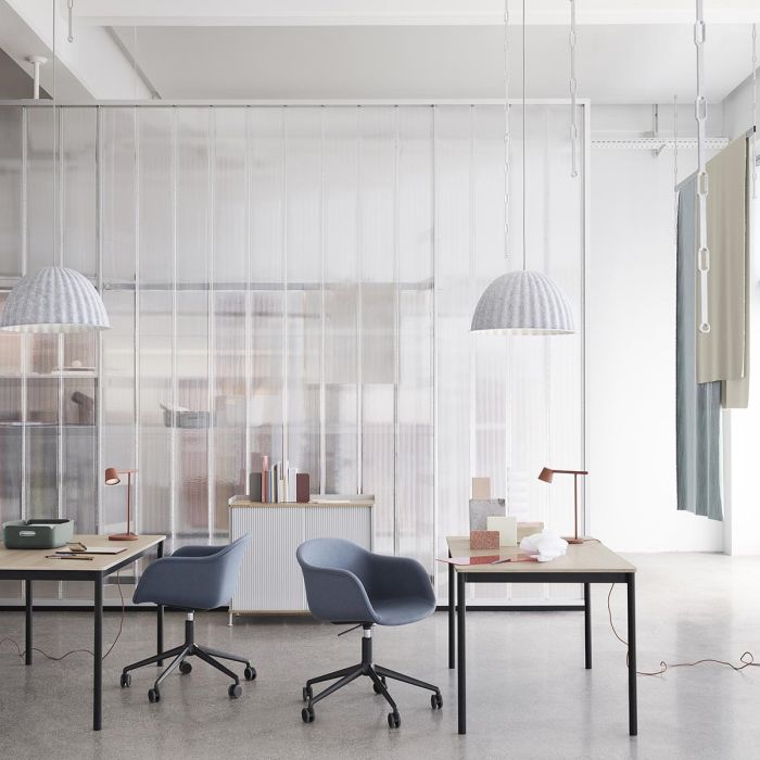 Under-the-bell-o55-fiber-gaslift-divina-154-base-table-tip-enfold-muuto-ilumia