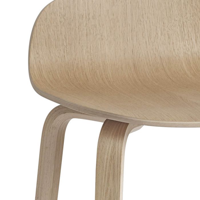 Visu_bar-stool-h65cm-oak-Muuto-ilumia