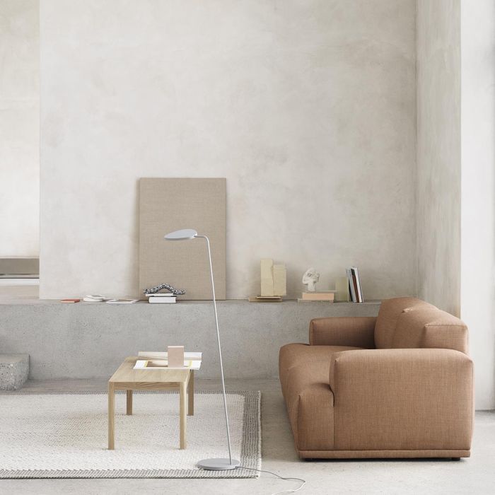 Workshop-coffee-table-oak-connect-ambit-wall-grey-pebble-light-grey-Muuto-ilumia