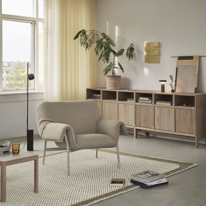 Ease_lampa_mobilna_stołowa_muuto_ilumia