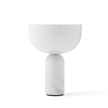 Kizu_lampa_stołowa_mobilna_biały_marmur_akryl_New_Works_ilumia